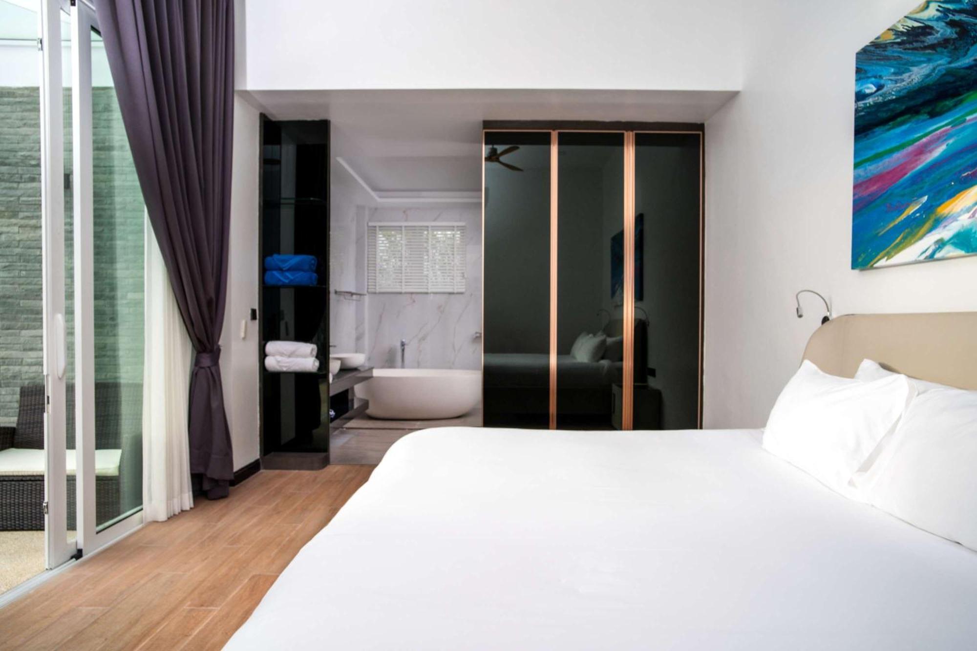 Villa Sky - Luxury 4Br Getaway In Phuket Ban Kata Bagian luar foto