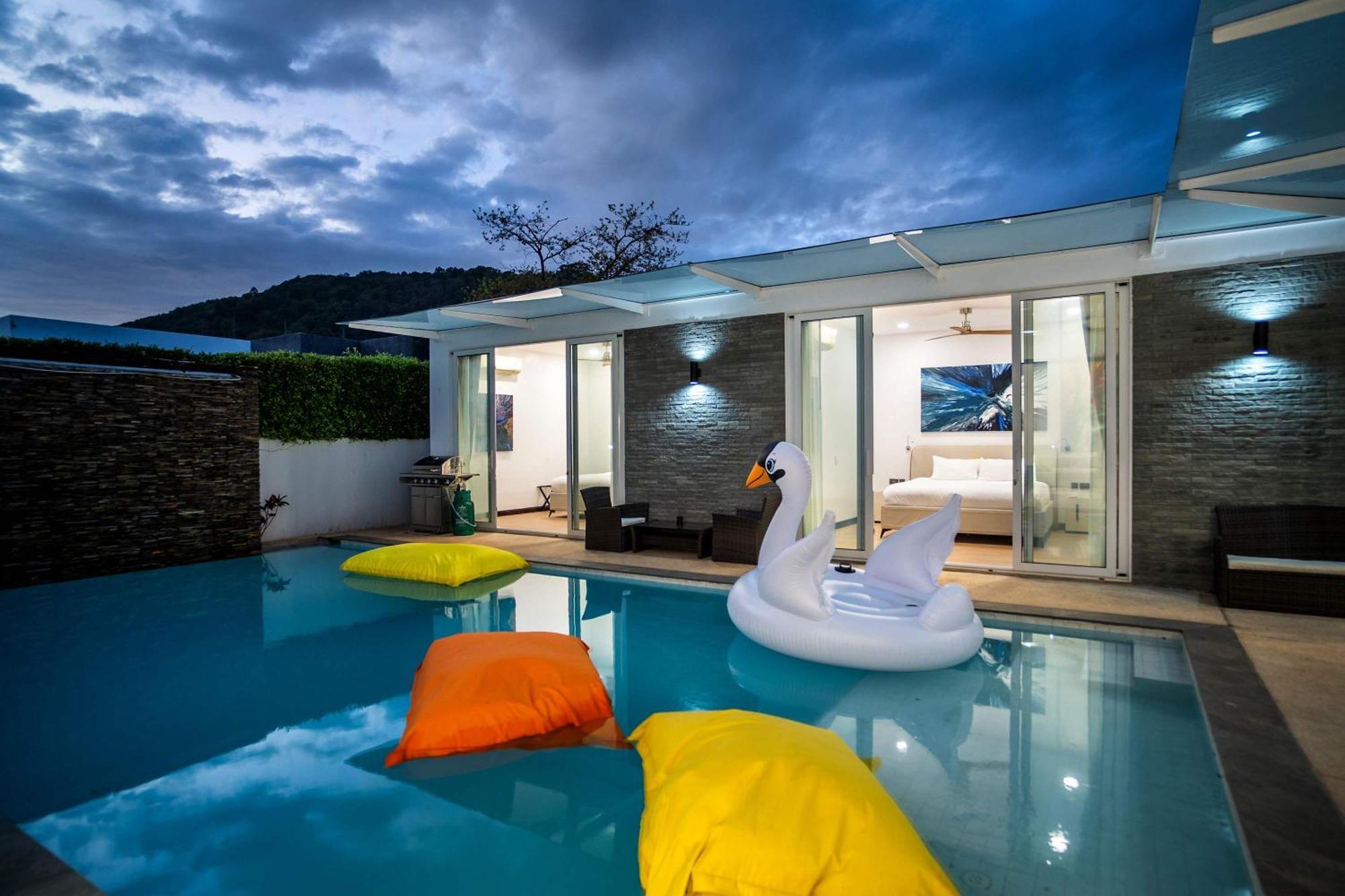 Villa Sky - Luxury 4Br Getaway In Phuket Ban Kata Bagian luar foto