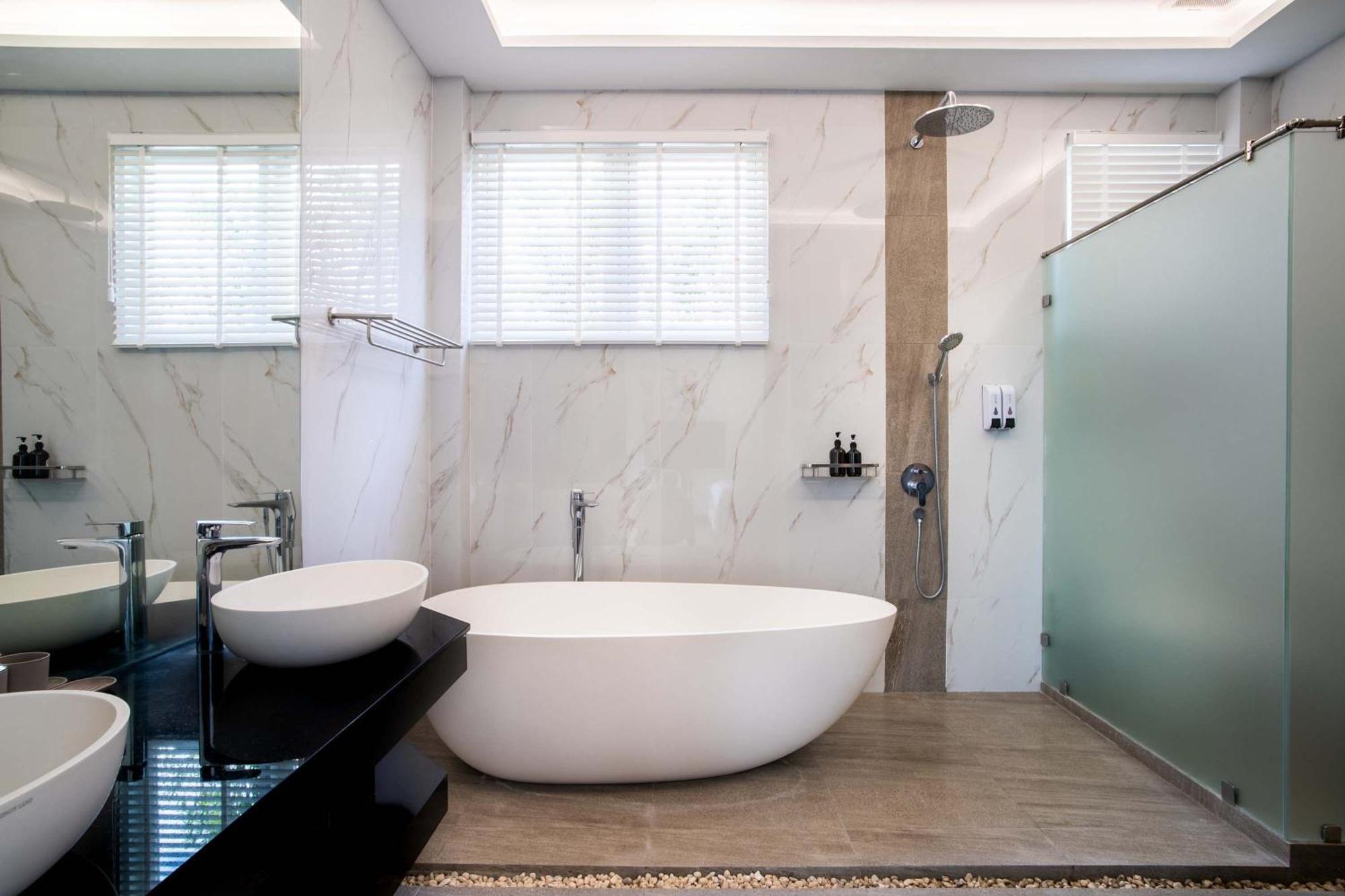 Villa Sky - Luxury 4Br Getaway In Phuket Ban Kata Bagian luar foto