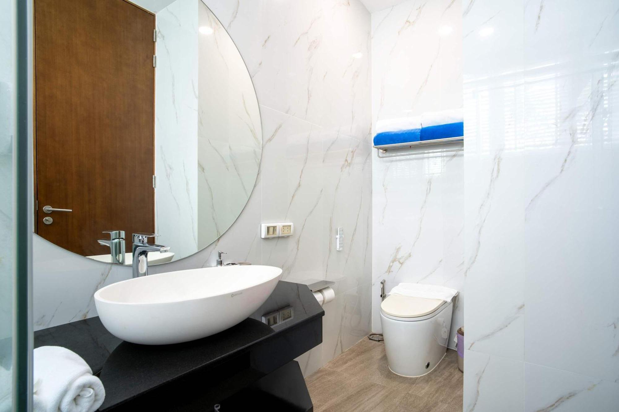 Villa Sky - Luxury 4Br Getaway In Phuket Ban Kata Bagian luar foto
