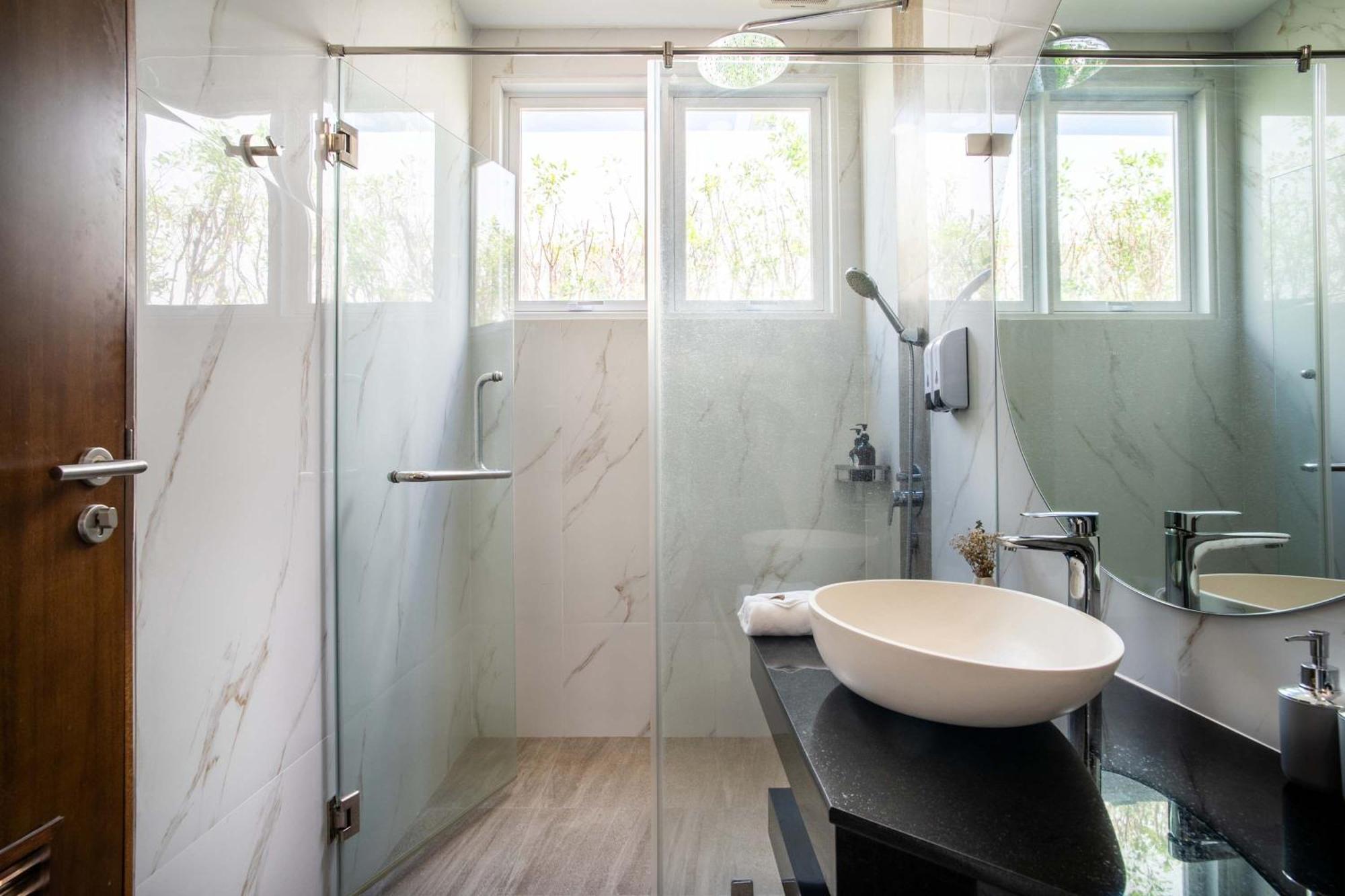 Villa Sky - Luxury 4Br Getaway In Phuket Ban Kata Bagian luar foto